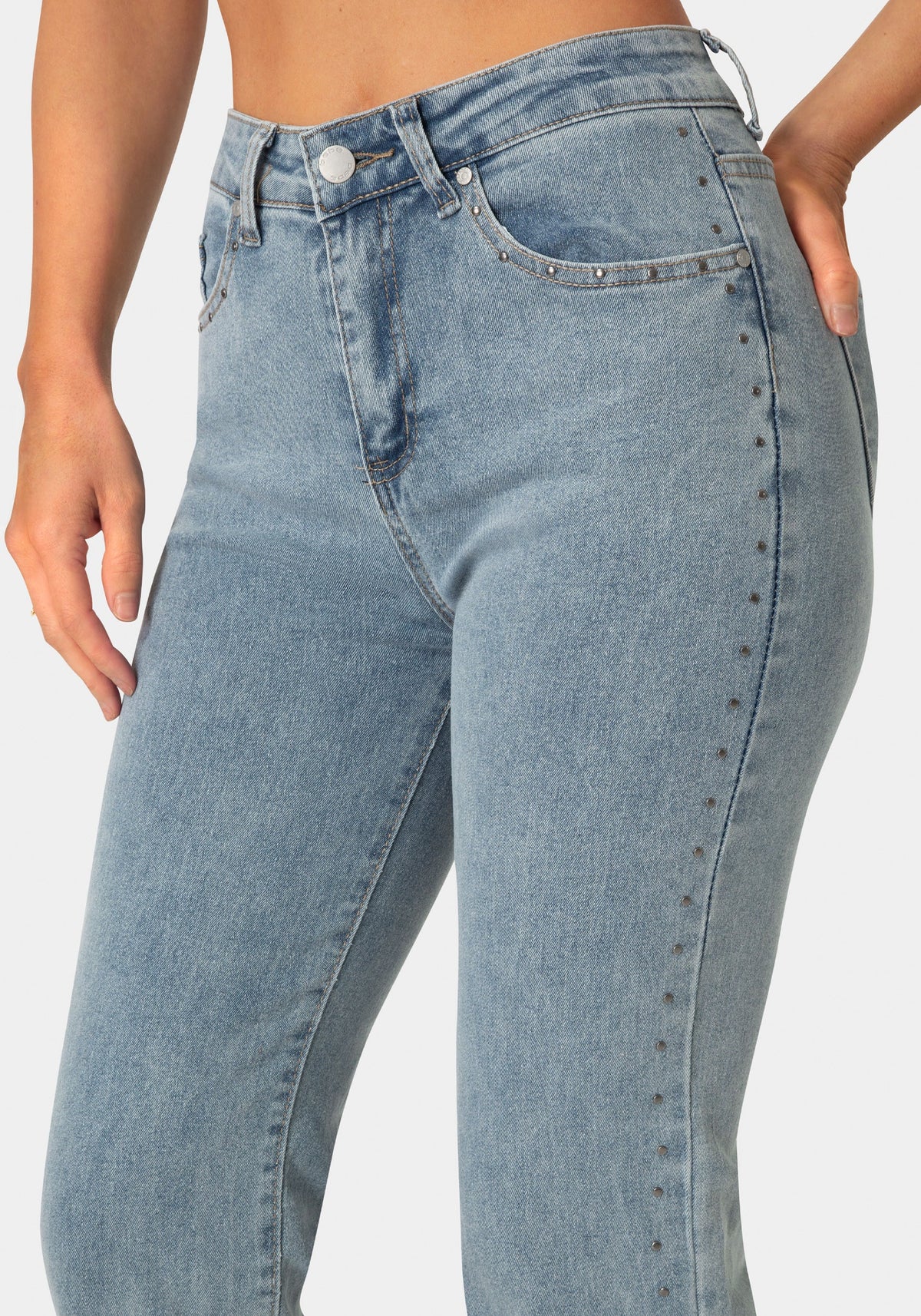 The Studded Jean Light Acid Wash - bebe